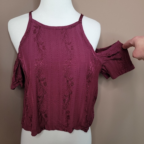 Kendall & Kylie Cold Shoulder Top - Small - Picture 7 of 9